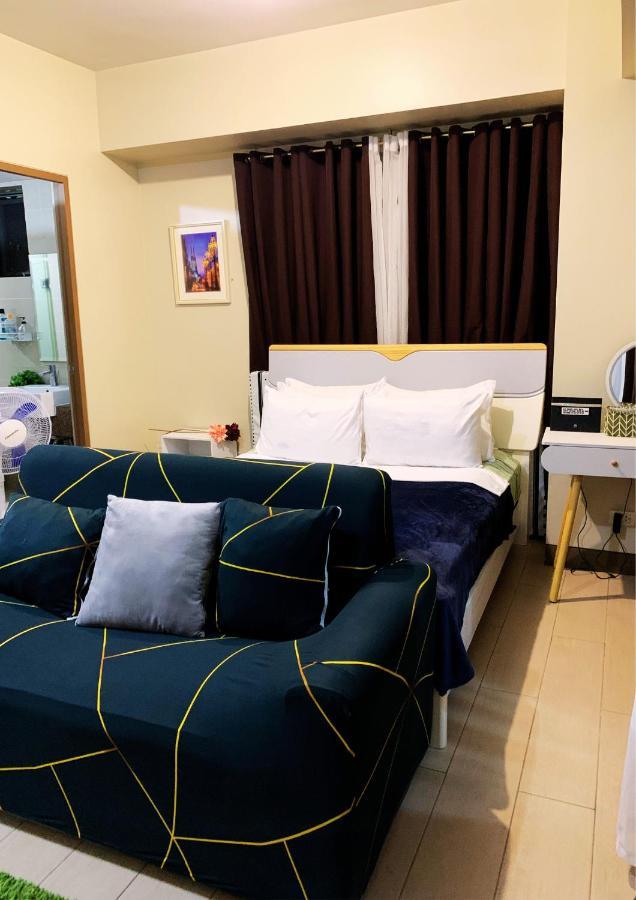Two Palm Tree Villas Condominium - Studio 8Th Fl With Balcony - Across Terminal 3 Airport Pasay Exterior photo