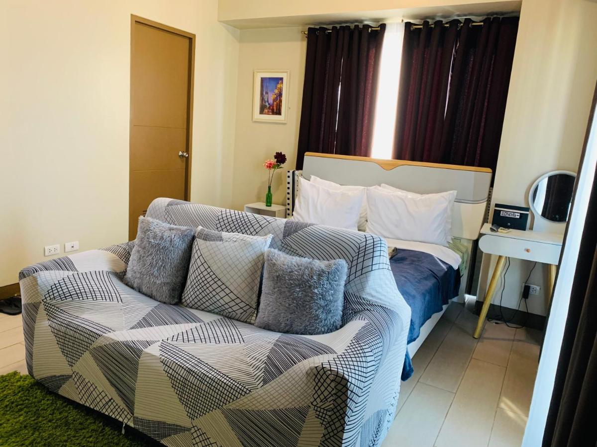 Two Palm Tree Villas Condominium - Studio 8Th Fl With Balcony - Across Terminal 3 Airport Pasay Exterior photo