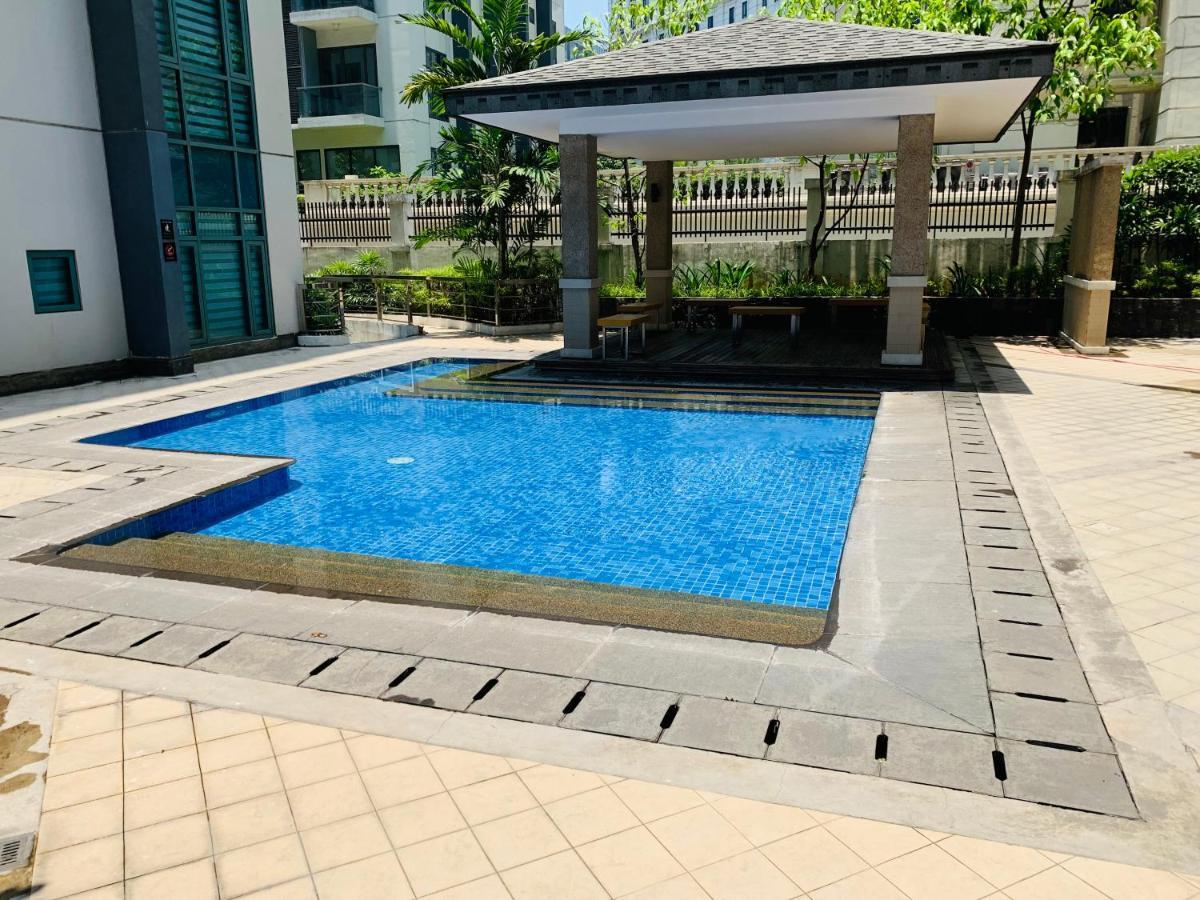 Two Palm Tree Villas Condominium - Studio 8Th Fl With Balcony - Across Terminal 3 Airport Pasay Exterior photo